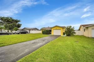 9510 NW 80th Pl, Tamarac, FL 33321 Sold 12/19/24