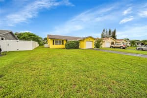 9510 NW 80th Pl, Tamarac, FL 33321 Sold 12/19/24