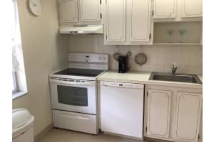 1055 Country Club Dr 202, Margate, FL 33063 Sold 12/30/24