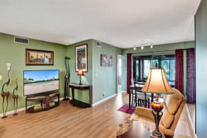 32 Colonial Club Drive, Boynton Beach, FL 33435 - MLS#F10466340