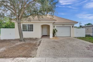 2413 NW 15th Ct, Fort Lauderdale, FL 33311 Sold 11/22/24