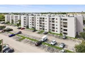 8145 NW 7th St 320, Miami, FL 33126 Sold 03/10/25