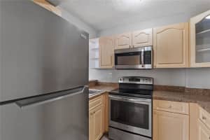 8145 NW 7th St 320, Miami, FL 33126 Sold 03/10/25