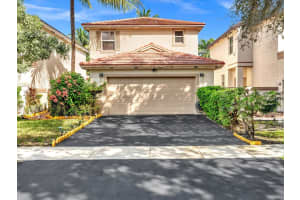 7531 NW 3rd Ct, Plantation, FL 33317 Sold 02/04/25