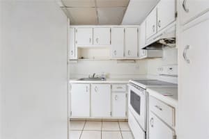 2555 NE 11th St PH08, Fort Lauderdale, FL 33304 Sold 04/15/25