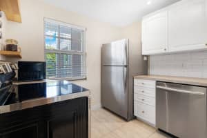 575 Oaks Ln 305, Pompano Beach, FL 33069 Sold 01/17/25