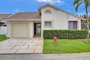 900 SW 108th Ave, Pembroke Pines, FL 33025 Sold 01/10/25