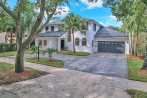 8553 NW 164th St, Miami Lakes, FL 33016 Sold 11/29/24
