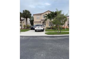 341 Nw 153rd Ln, Pembroke Pines