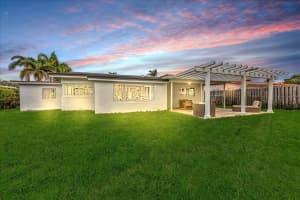 2910 NE 18th St, Pompano Beach, FL 33062 Sold 12/27/24