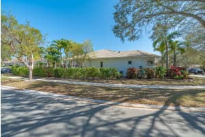 8951 NW 34th St, Cooper City, FL 33024 Sold 04/30/25
