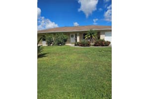 967 SE Breakwater Ave, Port Saint Lucie, FL 34983 - MLS#F10468394