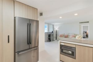 2751 S Ocean Dr 703N, Hollywood, FL 33019 Sold 03/19/25