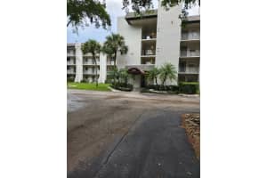 9410 Poinciana Pl 203, Davie, FL 33324 Sold 12/27/24