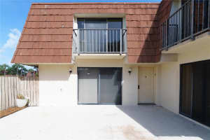 103 Live Oak Ln 103, Boynton Beach, FL 33436 Sold 04/28/25