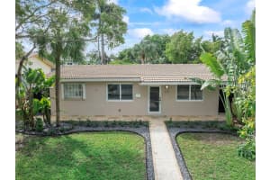 828 Johnson St, Hollywood, FL 33019 - MLS#F10468889