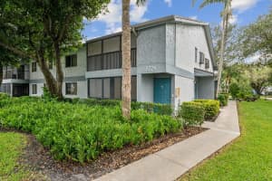 2729 S Oakland Forest Dr 202, Oakland Park, FL 33309 Sold 09/18/25