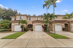 7630 S S Southwood Cir 7630, Davie