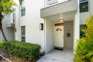 670 Kensington Pl 5B, Fort Lauderdale, FL 33305 Sold 01/28/25
