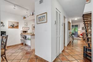 670 Kensington Pl 5B, Fort Lauderdale, FL 33305 Sold 01/28/25