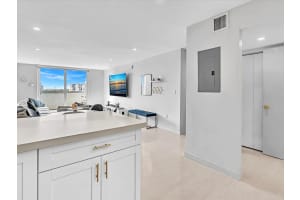 7118 Bonita Dr 904, Miami Beach, FL 33141 Sold 12/13/24