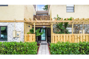 7874 NW 11th Pl 7874, Plantation, FL 33322 Sold 04/17/25