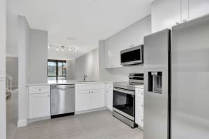 3963 Cocoplum Cir B, Coconut Creek, FL 33063 Sold 01/09/25