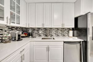 4401 NW 41st St 103, Lauderdale Lakes, FL 33319 Sold 01/02/25