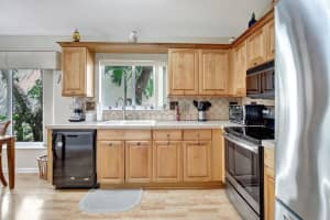 10361 NW 11th St, Plantation, FL 33322 Sold 03/05/25