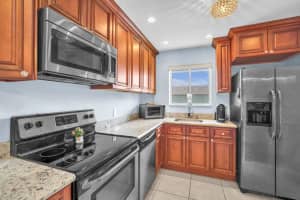 200 Waterway Dr 309, Lantana
