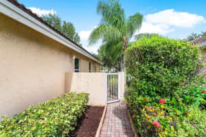 8947 NW 53rd St, Sunrise, FL 33351 Sold 04/08/25