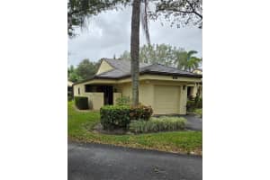 301 NW 95th Ave, Plantation, FL 33324 Sold 01/08/25