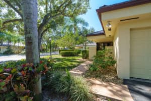 301 NW 95th Ave, Plantation, FL 33324 Sold 01/08/25