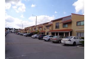2735 W 61st Pl 202, Hialeah