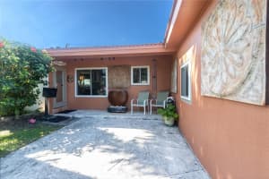 705 NE 23rd Ter, Pompano Beach, FL 33062 Sold 04/08/25