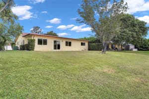 9510 NW 83rd St, Tamarac, FL 33321 Sold 01/15/25