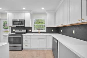 119 SW 7th Ave, Boynton Beach, FL 33435 Sold 04/07/25