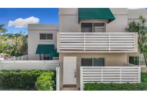 525 NW 97th Ave 525, Plantation, FL 33324 Sold 12/31/24