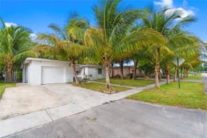 851 SW 66th Ave, North Lauderdale, FL 33068 Sold 01/22/25