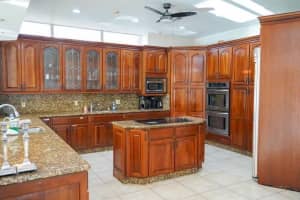 3830 N 40th Ave, Hollywood, FL 33021 Sold 01/13/25