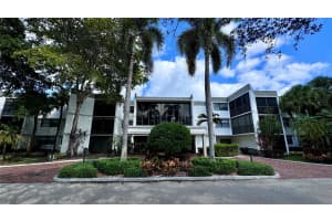 16401 Golf Club Rd 101, Weston, FL 33326 - MLS#F10471075