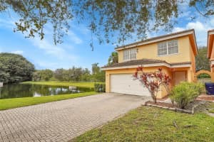 7251 Sienna Ridge Ln, Lauderhill, FL 33319 Sold 02/13/25