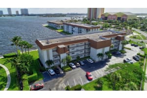 2936 Lake Shore Dr 105, Riviera Beach, FL 33404 Sold 12/10/24