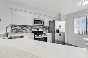2334 S Cypress Bend Dr 811, Pompano Beach, FL 33069 Sold 02/04/25