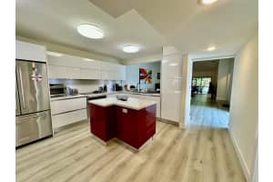 322 Fairway Cir, Weston, FL 33326 Sold 12/30/24