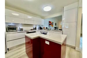 322 Fairway Cir, Weston, FL 33326 Sold 12/30/24