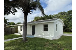 421 SW 9th Ct, Delray Beach, FL 33444 Sold 12/19/24