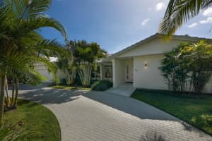 916 Jefferson St, Hollywood, FL 33019 Sold 12/18/24