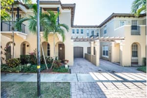 8666 Blaze Ct, Cooper City, FL 33328 Sold 01/28/25