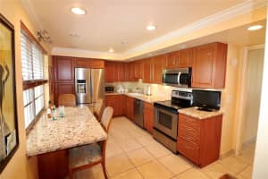 4020 W Palm Aire Dr 403, Pompano Beach, FL 33069 Sold 01/24/25
